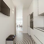 Panoramic Views With Terrace By Vacationy アパート ポルト
