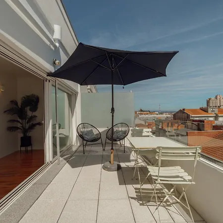 Panoramic Views With Terrace By Vacationy アパート
